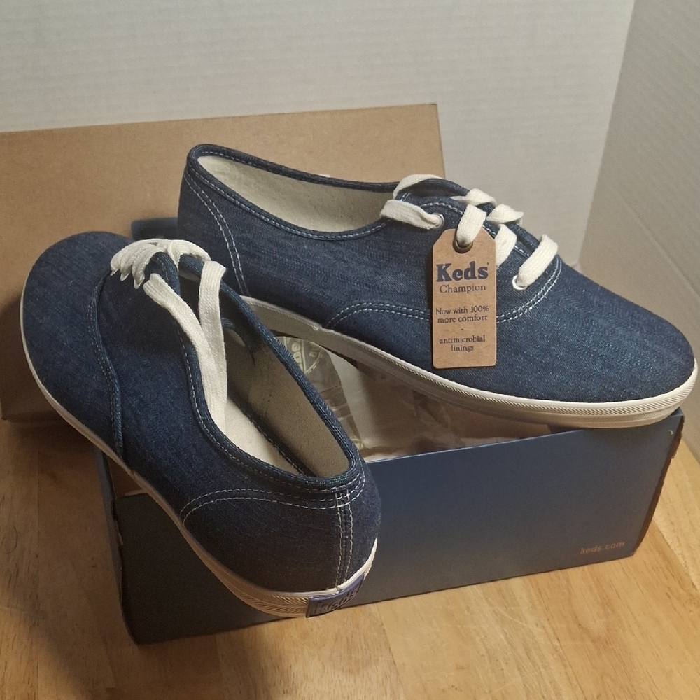 Throwback Keds Jean Blue Sneakers with White Sole and Low-Top Design
